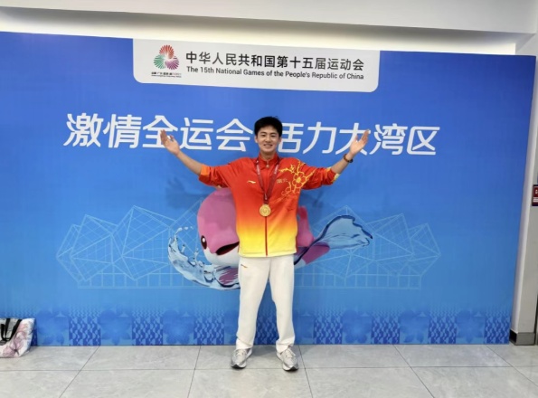 荆门“泳”士　一“铭”惊人！——骆铭佩勇夺我市首枚全运会竞技体育金牌